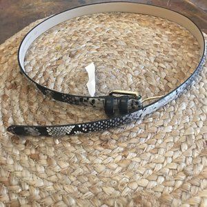 Women's Snake Skin Skinny Belk. size S.